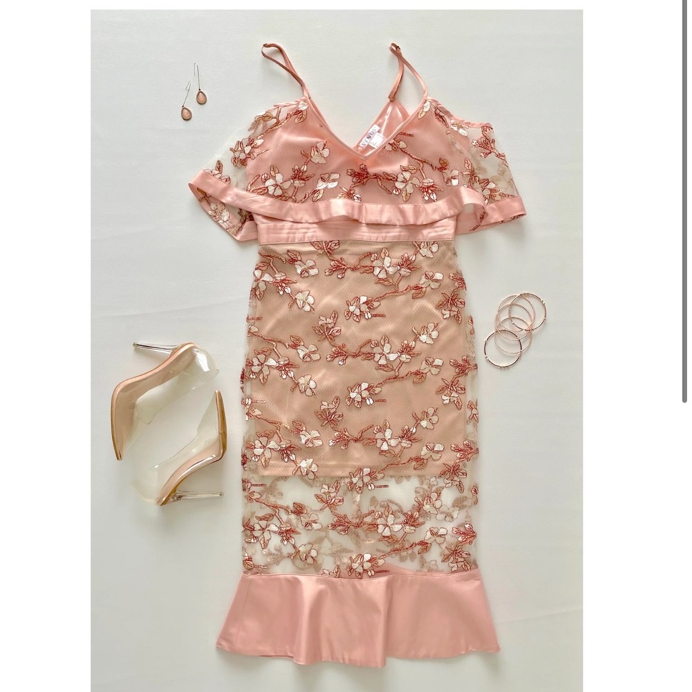 Venus - Peach Floral Lace
